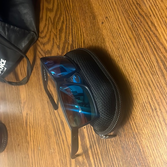 Worn only a few times excellent for fishing and everyday use